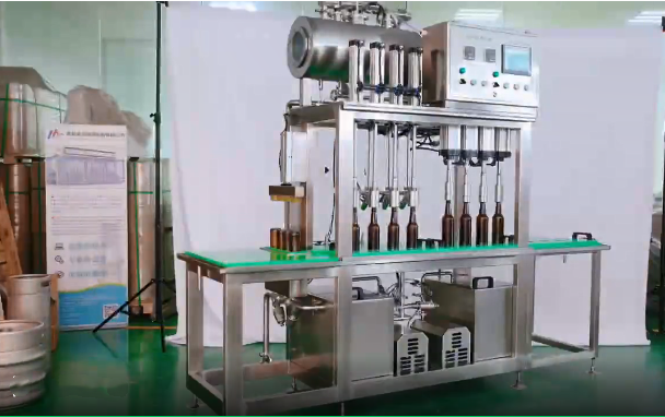 全自動啤酒灌裝機-產(chǎn)量高-選擇海志啤酒設(shè)備-支持定制！