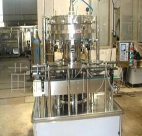 啤酒灌裝機(jī)